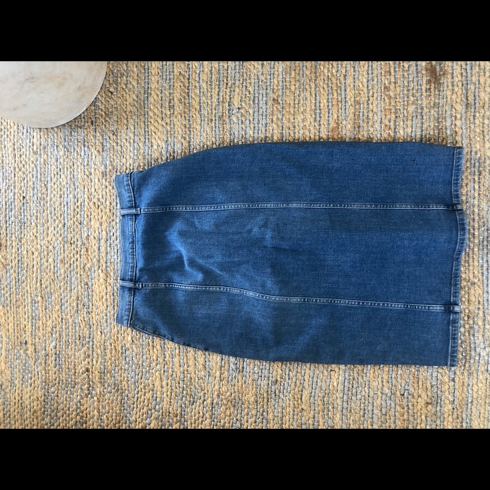 Skirts - Picture 2 of 3